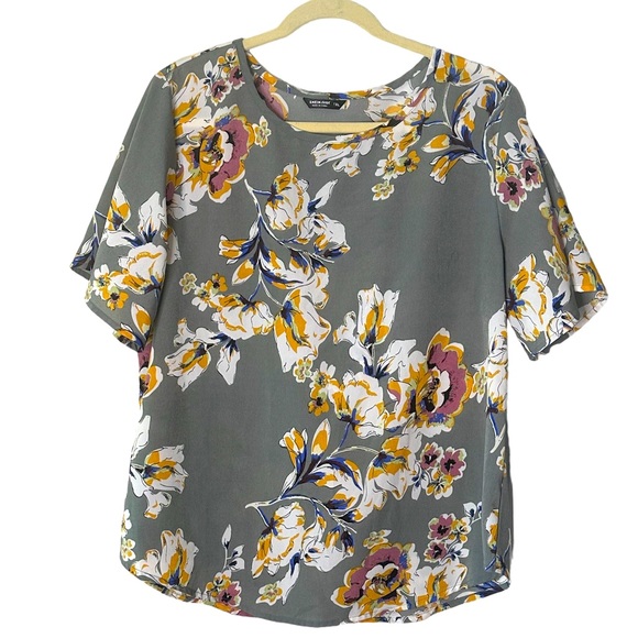 SHEIN Tops - Shein Curve Grey Floral Blouse Size 1X
